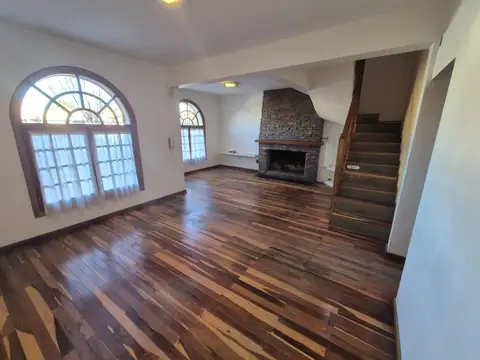 Casa 5 ambientes con 1 baño