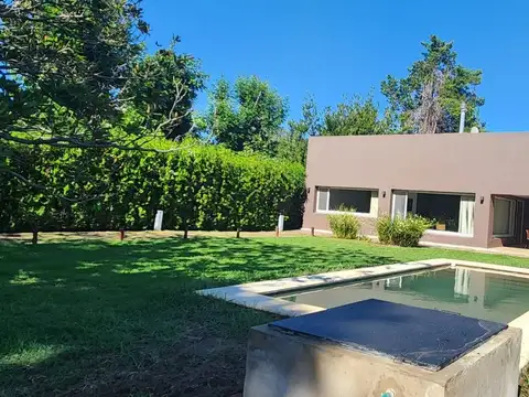 VENTA CASA DOS DORMITORIOS GRAN PARQUE PILETA