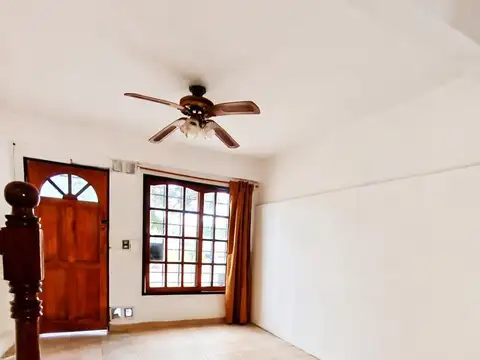 Casa 3 ambientes con 1 baño