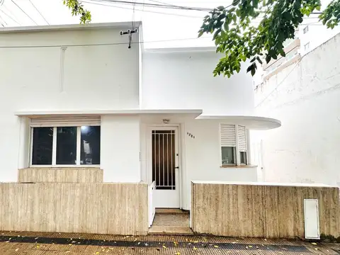 Casa 2 dormitorios - Zona 25 y 67