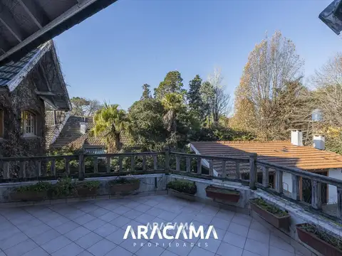 Casa en Venta con 3 cocheras