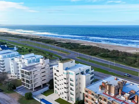 Apartamento en venta primera linea playa brava - Parada 12 - 3 dormitorios