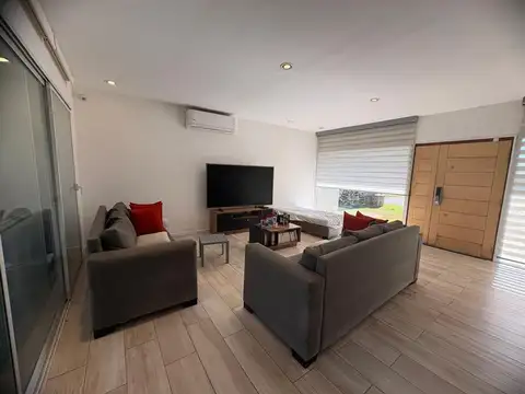 Casa 4 ambientes con 4 baños
