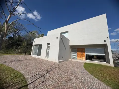 CASA EN VENTA EN PILAR DEL ESTE