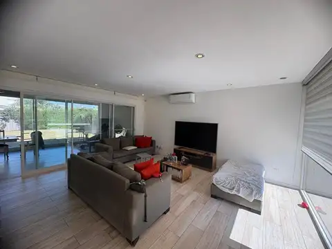 Casa en Venta en Pilar del Este - Santa Guadalupe, USD 299.000