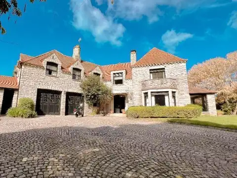 Prestigioso Chalet en Los Troncos