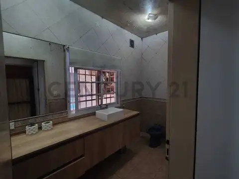 VENTA CASA EN GRANADERO BAIGORRIA LADO RIO