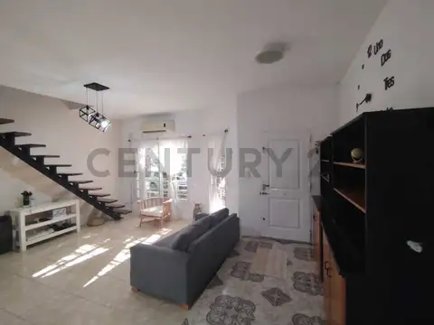 Casa 8 ambientes con 1 baño