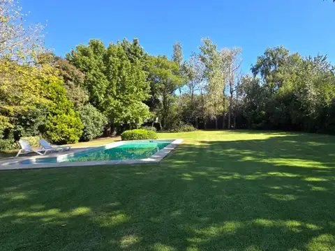 Casa en Alquiler en Los Pinguinos, USD 4.500