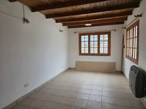 Casa en Alquiler con 1 cochera
