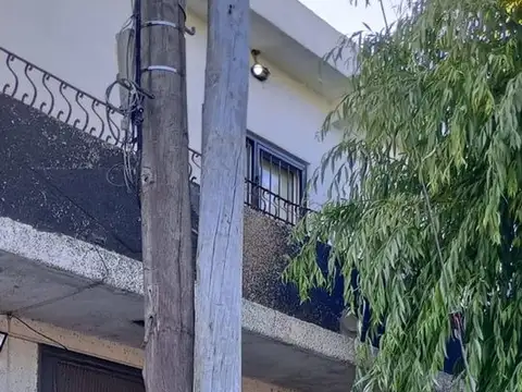 Galpón de 285 mts cub en venta en La Tablada c/Ofi