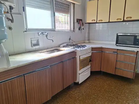 Casa 4 ambientes con 1 baño