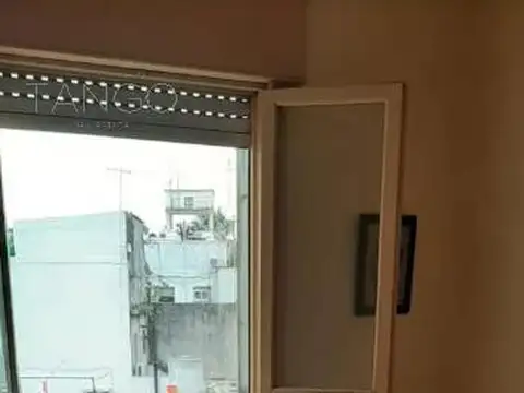 Venta Departamento en Saavedra Dos Ambientes Segundo Piso Por Escalera
