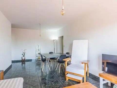 VENTA - DEPARTAMENTO 4 AMBIENTES - BALCÓN - FLORES