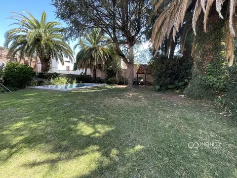 Casa de 5 ambientes frente al Golf sobre lote de 800 m² – San Andrés