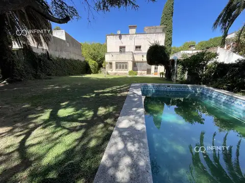 Casa de 5 ambientes frente al Golf sobre lote de 800 m² – San Andrés