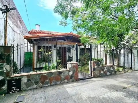 Casa en Haedo, casa de 3 ambientes, casa en haedo, casa en moron, jardin, ambientes amplios, cochera