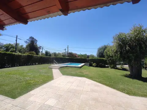 Casa en Venta con 2 cocheras