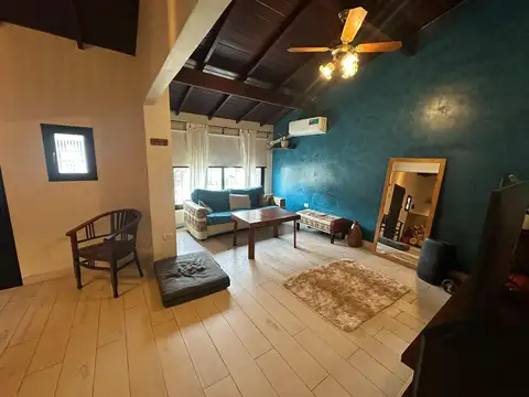 Casa en Alquiler con 1 cochera