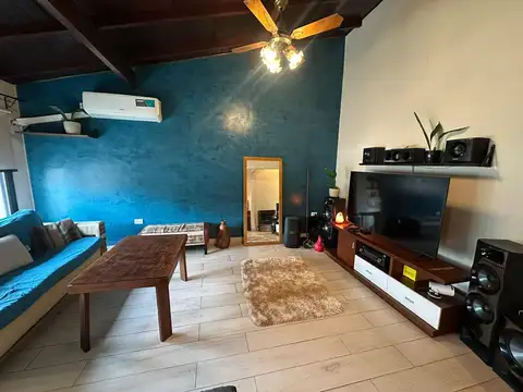 Casa 6 ambientes con 2 baños