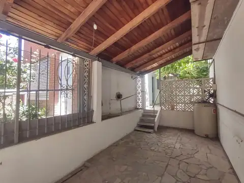 Casa 5 ambientes con 2 baños
