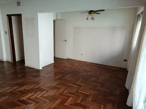 Excelente Semipiso en Venta en Inmejorable Zona a m de Av La Plata