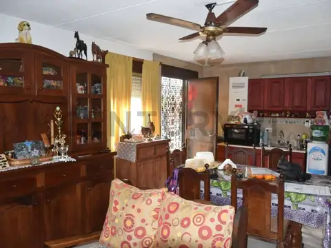 Haramboure y Bolivia 100, Piso 2