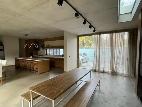 Casa en Alquiler al Este