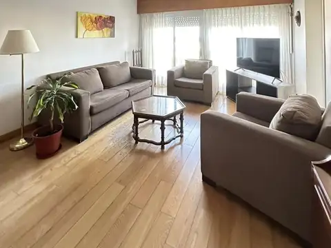 Av. Libertador  al 200