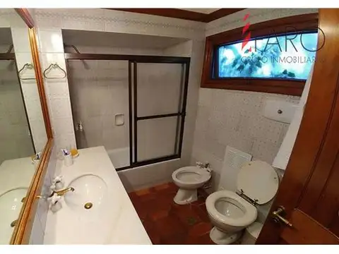 Casa en la Mansa 3 dormitorios y dependencia con parrillero y piscina