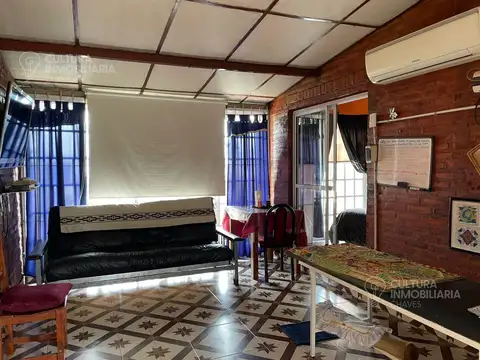 VENTA CASA 5 AMBIENTES W. MORRIS  PILETA CLIMATIZADA