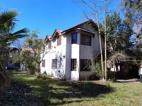 Casa en Venta con 2 cocheras