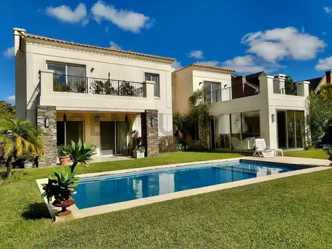 CASA  EN EL GOLF NORDELTA CON ORIENTACION NORTE
