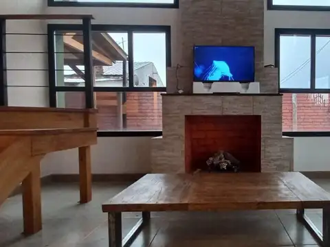 Casa 5 ambientes con 3 baños