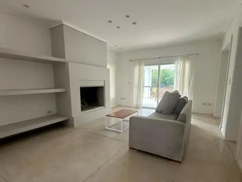Casa en Alquiler en Abril Club De Campo, USD 3.000
