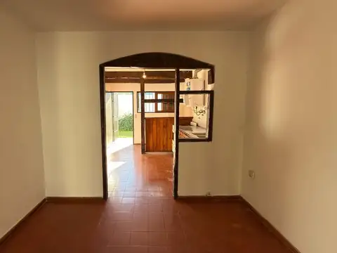 Casa 3 ambientes con 1 baño