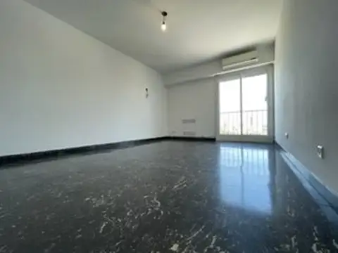 AV JUAN B JUSTO 8300