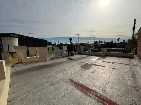 Casa en Venta con 4 cocheras