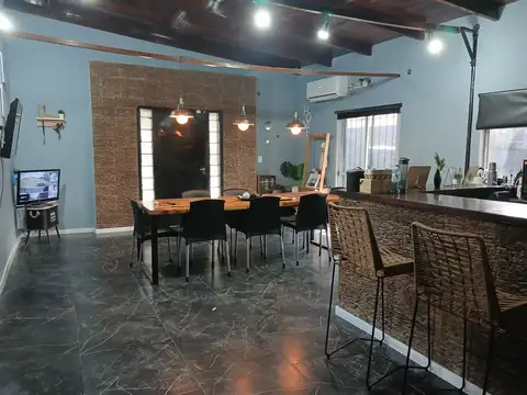 Venta de Casa 6 Ambientes, Lujan. Acepta vehiculo
