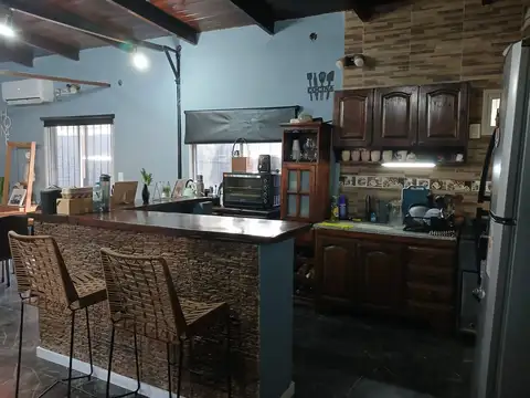 Casa 6 ambientes con 1 baño