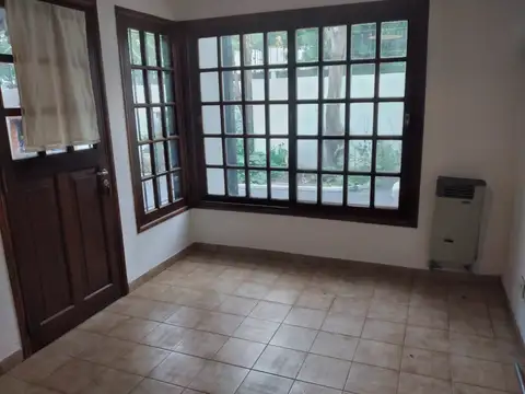 Casa 5 ambientes con 1 baño