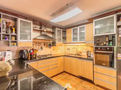 Casa 7 ambientes con 3 baños