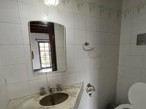 Casa en Alquiler con 1 cochera