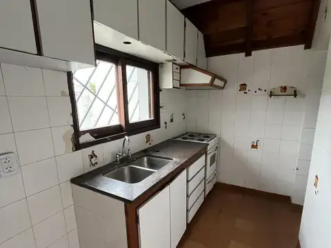 Casa 5 ambientes con 2 baños