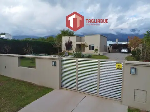 VENDE- CASA MODERNA EN MERLO, SAN LUIS