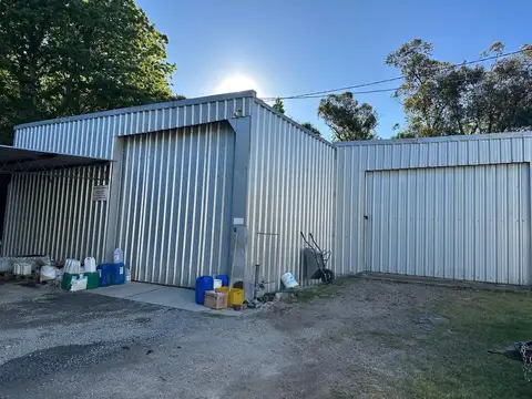 Casa + depósitos en venta Nueva Helvecia