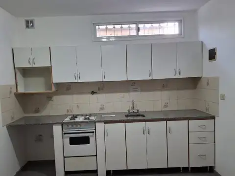 Depto Tipo Casa en Alquiler con 1 cocheras