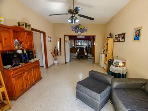 Casa en Venta con 3 cocheras