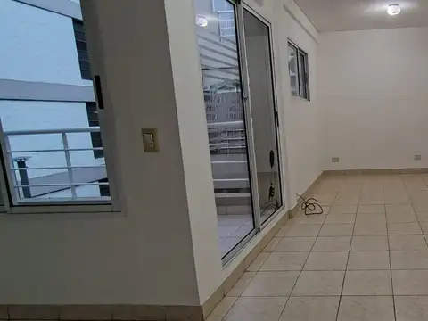 Monoambiente amplio con balcon terraza - Quincho y parrilla -Ladines al 2500