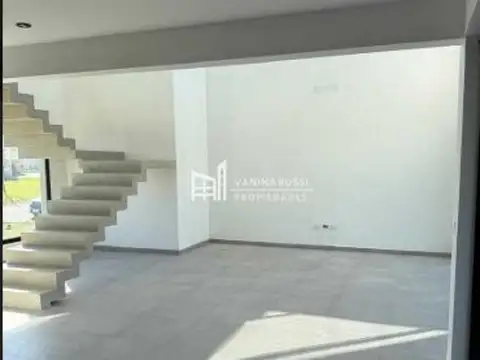 Casa 4 ambientes con 3 baños